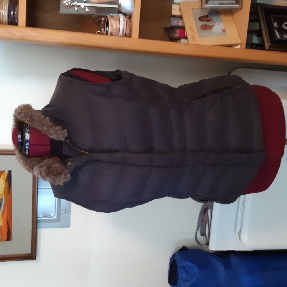 Eddie Bauer down vest with faux fur collar